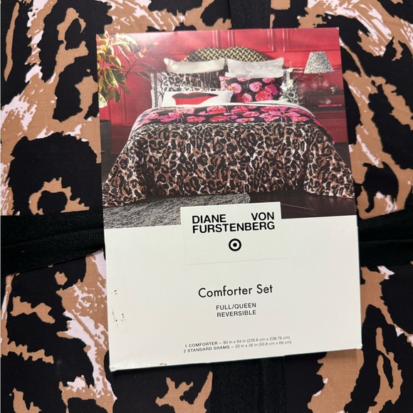 🐆NO OFFERS! DVF LIM ED COMFORTER SET - Picture 8 of 10